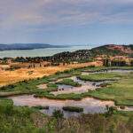 Widok na Jezioro Wewnętrzne i jezioro Balaton z wieży widokowej w Tihany