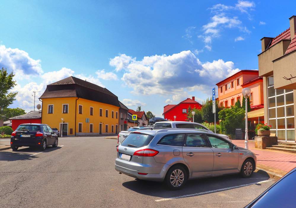 Parking w centrum miejscowości Stary Jičín w Czechach