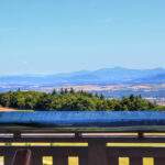 Widok na góry z wieży widokowej Pohoř - Olšová w Czechach