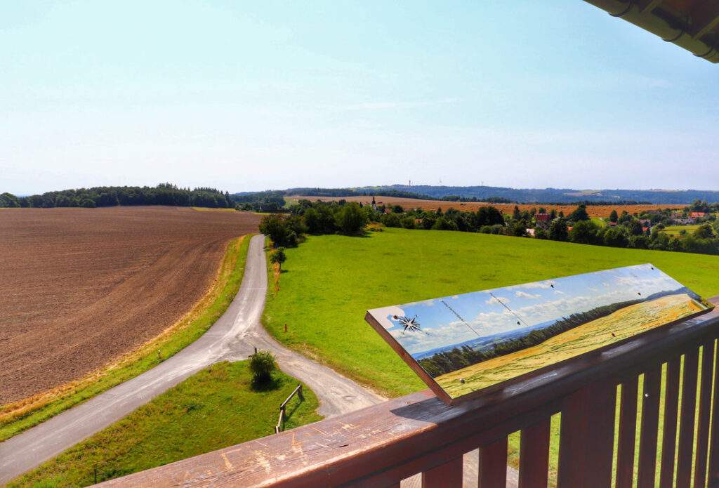 Widok z wieży widokowej Pohoř - Olšová - Czechy, tablica z opisem panoramy