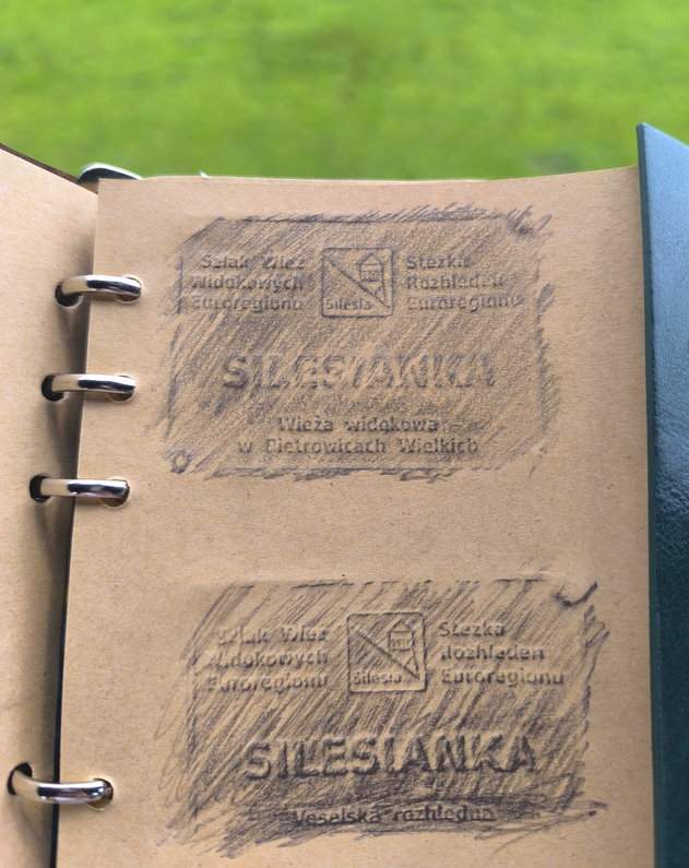 Pieczątki - wieża widokowa Veselská - Odry w Czechach i wieża widokowa w Pietrowicach Wielkich w Polsce na Szlaku Wież i Platform Widokowych w Euroregionie Silesia 