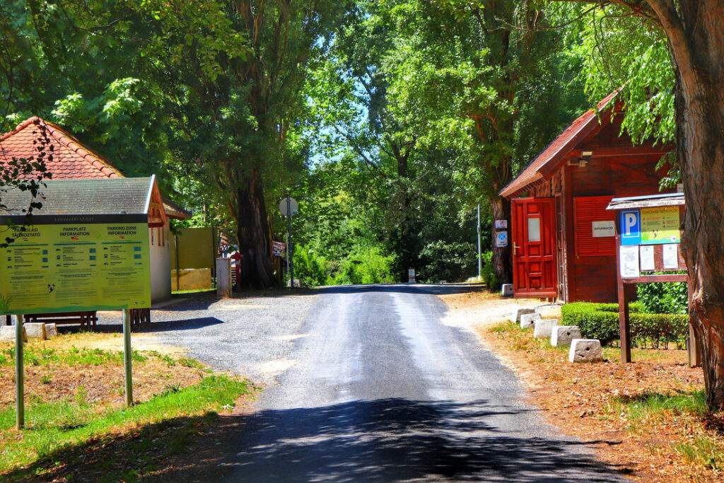 Wyspa Kányavári - płatny parking
