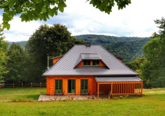 Schronisko Oźna w Beskidzie Żywieckim – trasa z Rycerki Górnej