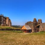 Wieża widokowa Milada - ruiny zamku Lichnice w Górach Żelaznych, Czechy