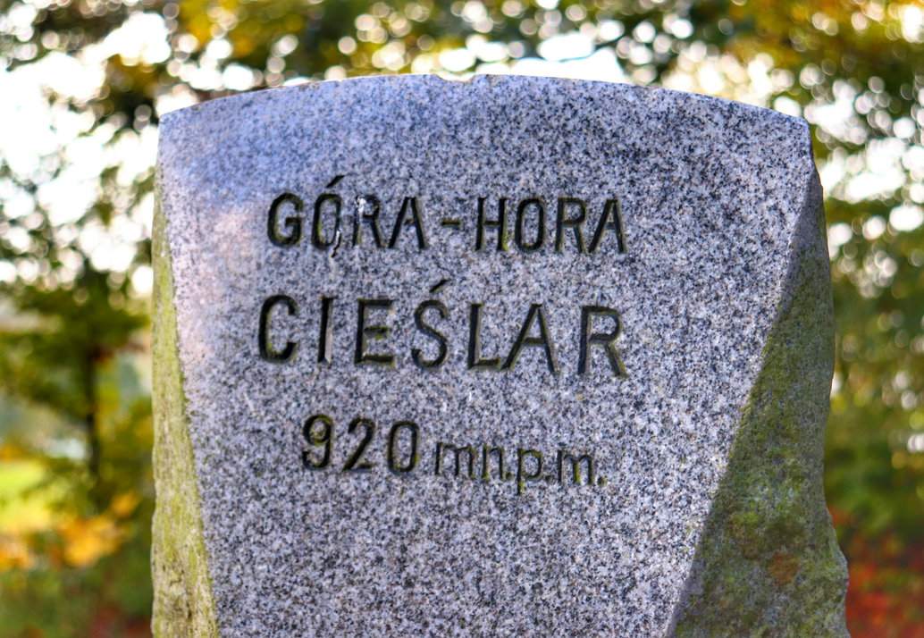 Kamienna tablica, szczyt Cieślar - 920 m n.p.m. w Beskidzie Śląskim