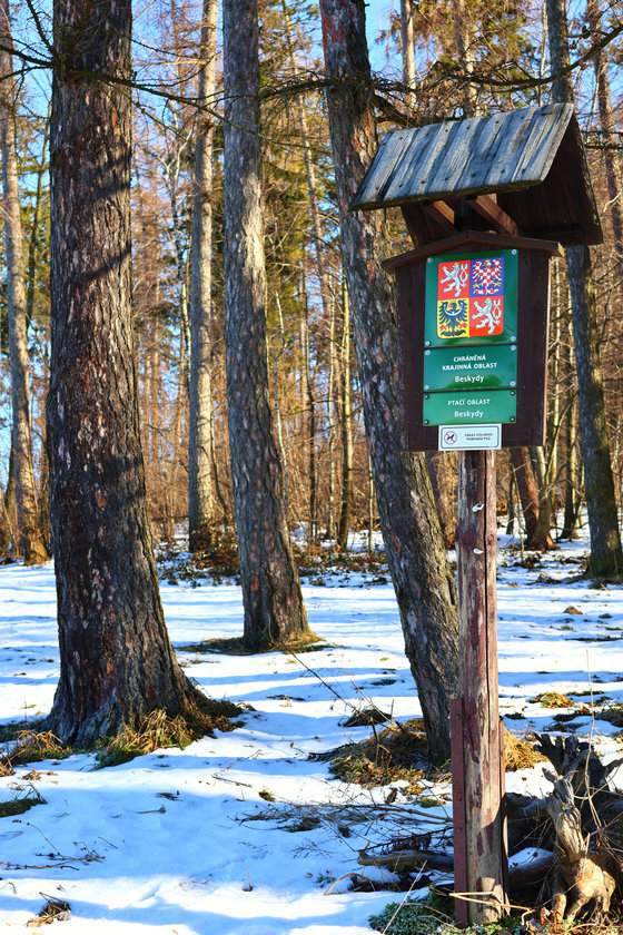 Informacja o Obszarze Chronionego Krajobrazu Beskidy na tablicy przy czerwonym szlaku do Chaty Prašivá