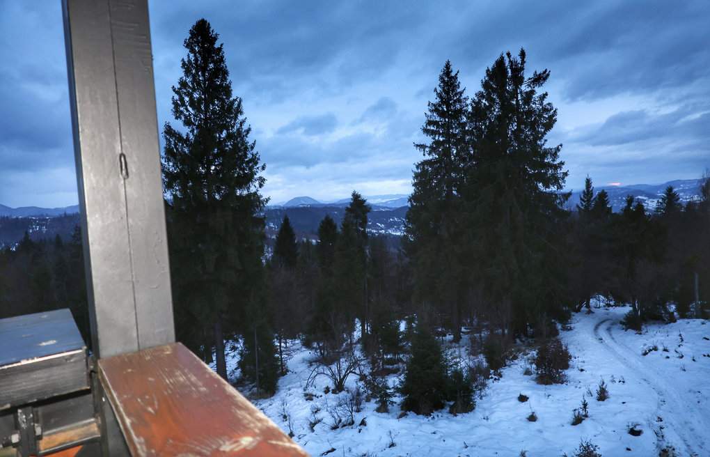 Zimowa panorama widziana z wieży widokowej na Gładkim Wierchu (Rozhľadňa na Hladkom vrchu)