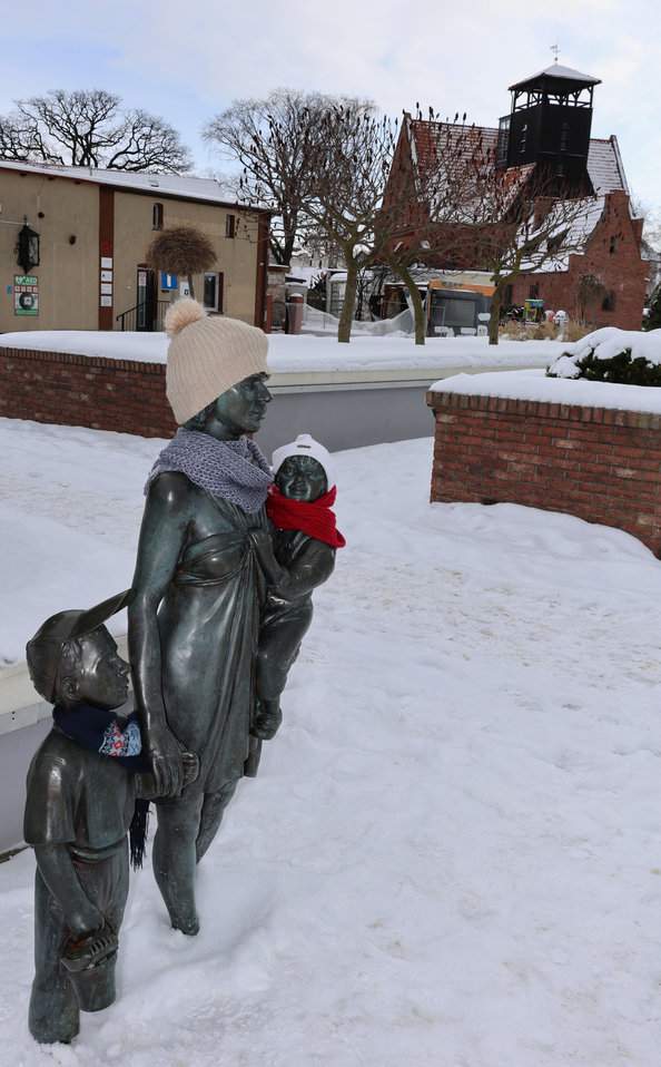 Rzeźba - Macierzyństwo w Helu, Bulwar Nadmorski 