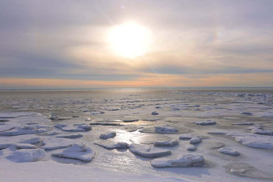 Zimowy zachód słońca, plaża w Helu