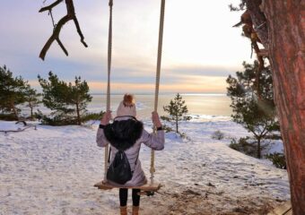 Hel huśtawka na plaży z widokiem na Zatokę Pucką – trasa, zdjęcia