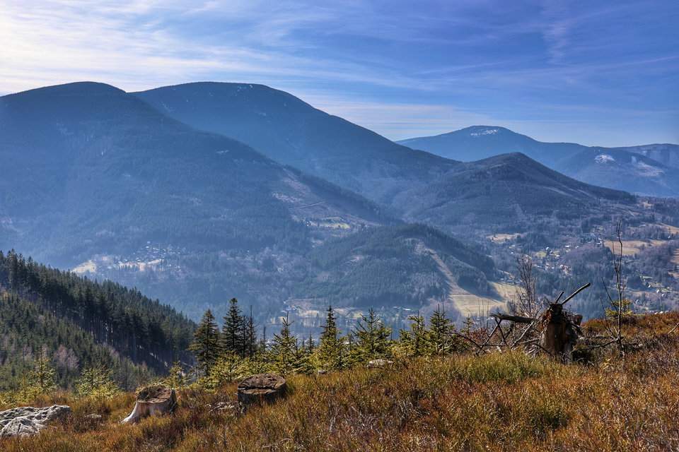Punkt widokowy Smrčina w Beskidzie Morawsko-Śląskim, widok na beskidzkie szczyty