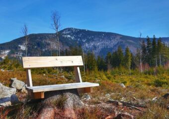 Ostravice, Mazák – formacje skalne, punkty widokowe z ławkami w Beskidzie Morawsko-Śląskim