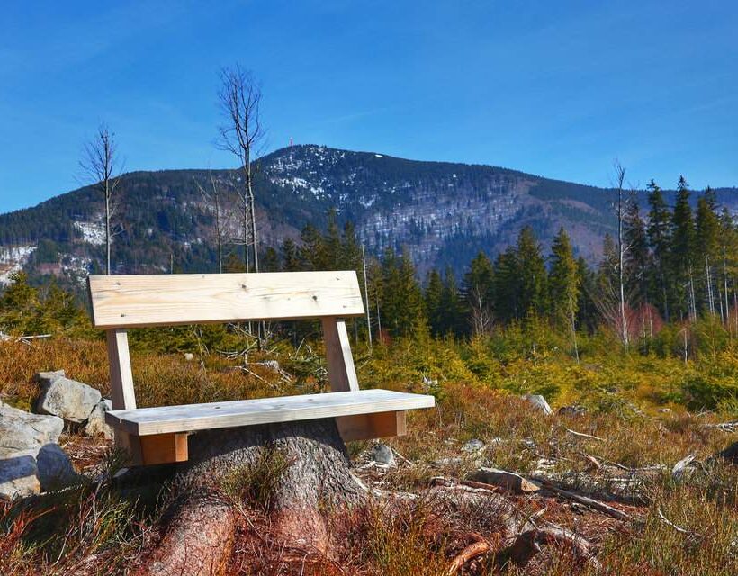 Ostravice, Mazák – formacje skalne, punkty widokowe z ławkami w Beskidzie Morawsko-Śląskim