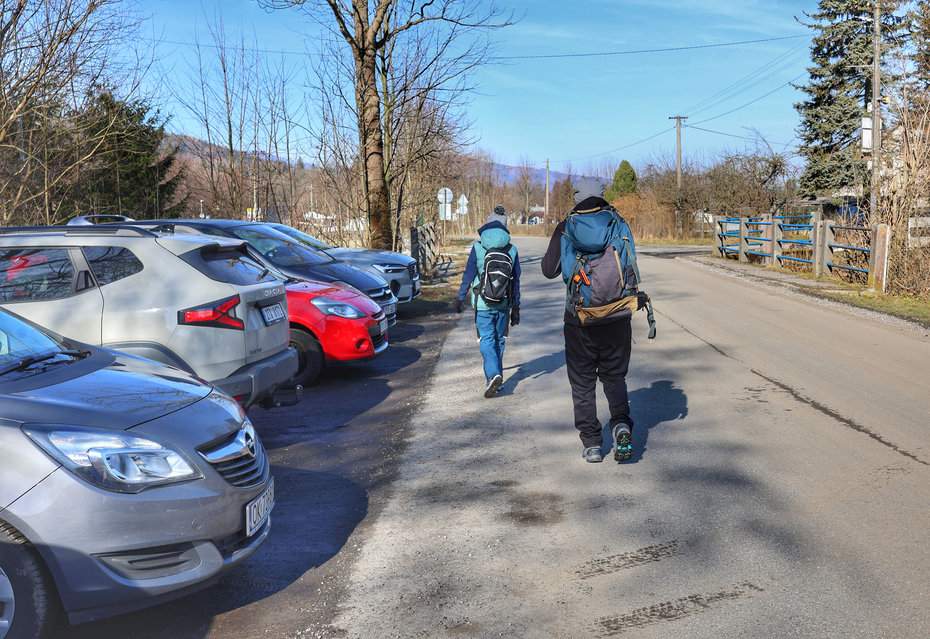 Ostravice - Mazák, parking, turysta z dzieckiem