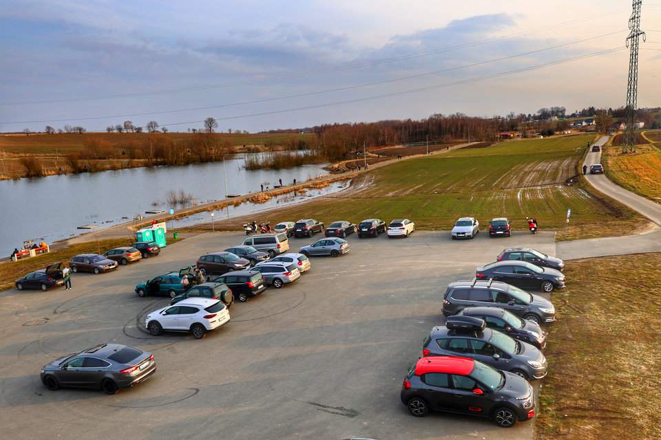 Marklowice - parking przy wieży widokowej i zbiorniku „Źródlana Oaza”