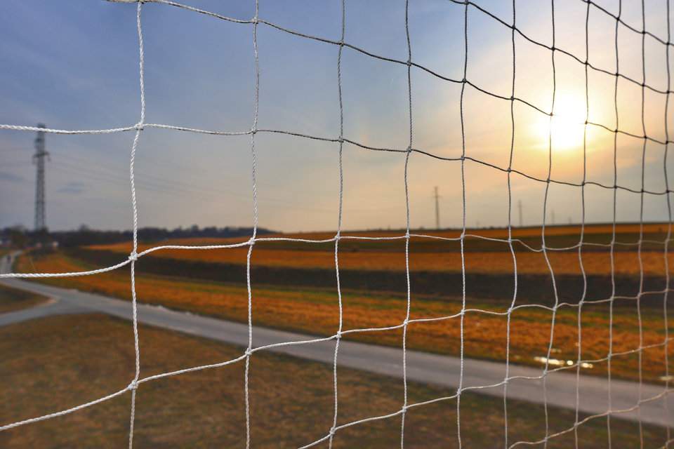 Zachód słońca podziwiany z wieży widokowej w Marklowicach - widok na okoliczne pola