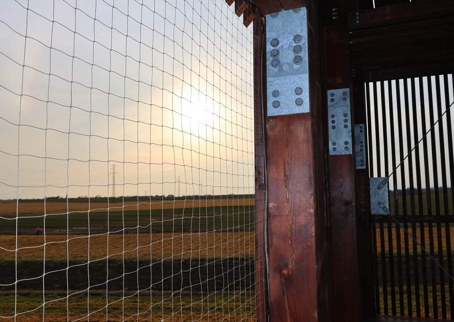 Marklowice na Górnym Śląsku - widok na pola i zachodzące słońce z wieży widokowej przy terenach rekreacyjnych „Źródlana Oaza”