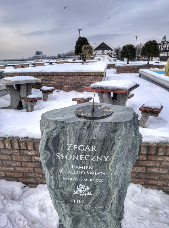 Zegar słoneczny w Helu przy Bulwarze Nadmorskim