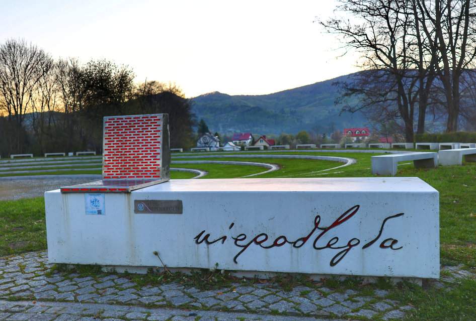 Ławka Niepodległości w Węgierskiej Górce