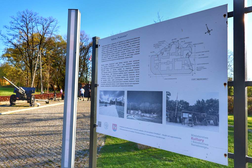 Tablica - Schron "Wędrowiec" - Węgierska Górka - Fort "Wędrowiec"