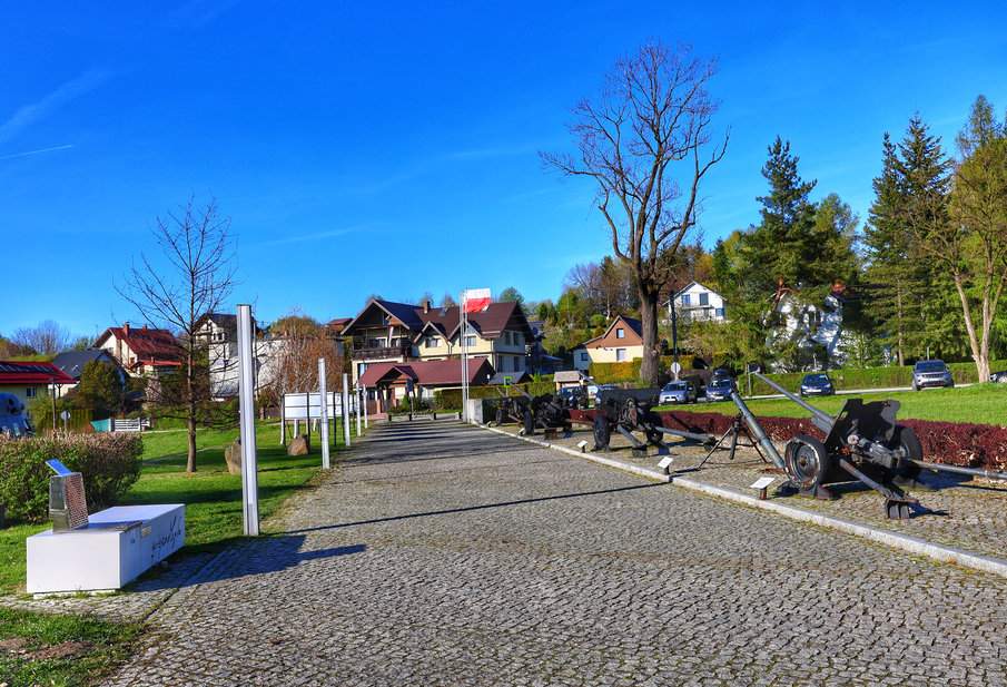 Fort "Wędrowiec" w Węgierskiej Górce, Ławka Niepodległości, ekspozycja - armaty