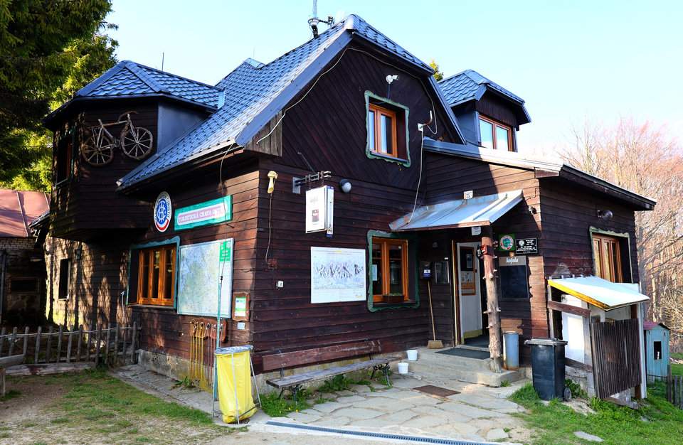 Budynek schroniska - Horská chata Ostrý w Beskidzie Morawsko-Śląskim 