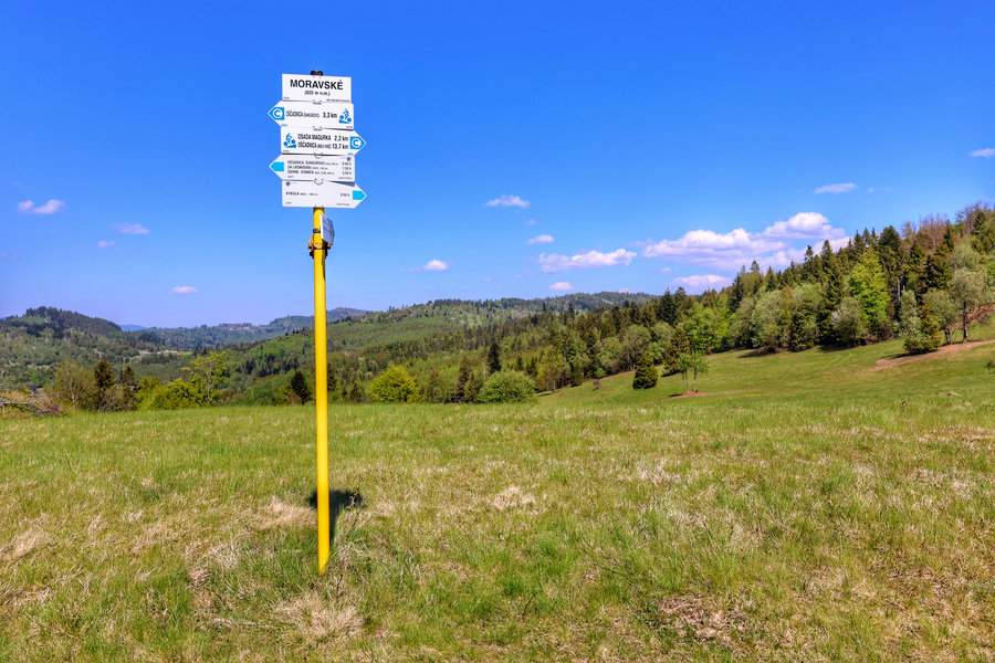 Moravské - polana, słup z drogowskazami