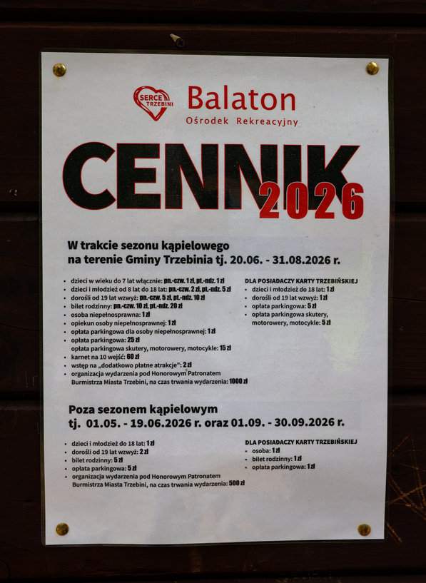 Zalew Balaton w Trzebini - cennik 2026 - tablica z cennikiem 